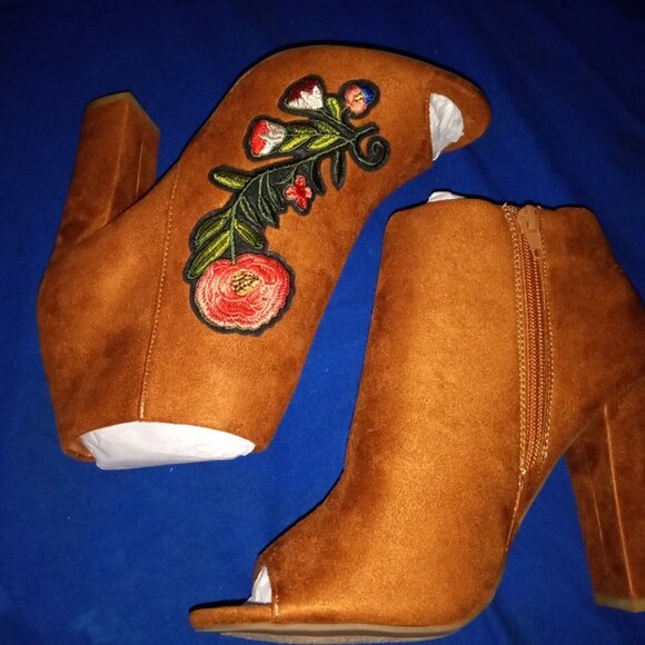 Amazon.com | Gets Womens Vintage Floral Embroidered Block  Floral Embroidered Stitching On Peep Toe Chunky Block  Bootie ( BRAND NEW !!!!